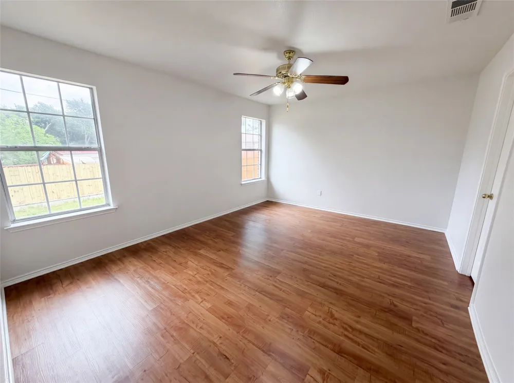 5432 Nuthatch Street Dallas, TX 75236