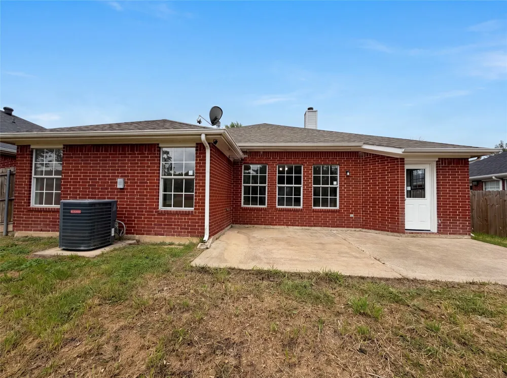 5432 Nuthatch Street Dallas, TX 75236