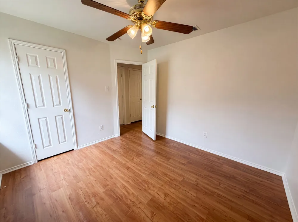5432 Nuthatch Street Dallas, TX 75236