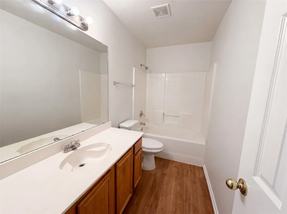 5432 Nuthatch Street Dallas, TX 75236