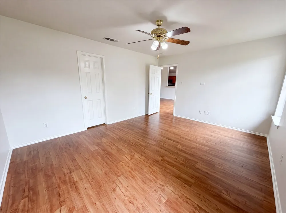 5432 Nuthatch Street Dallas, TX 75236