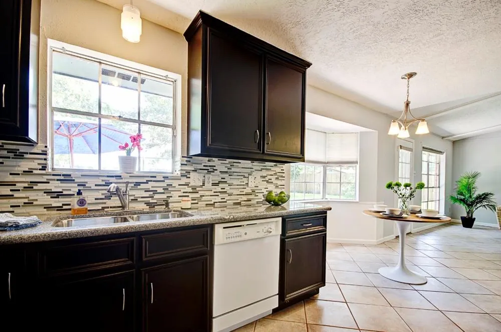 609 Mary Ann Drive Friendswood, TX 77546