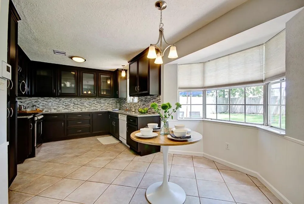 609 Mary Ann Drive Friendswood, TX 77546