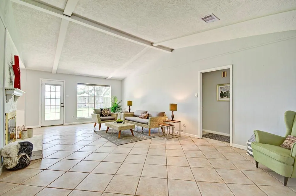609 Mary Ann Drive Friendswood, TX 77546