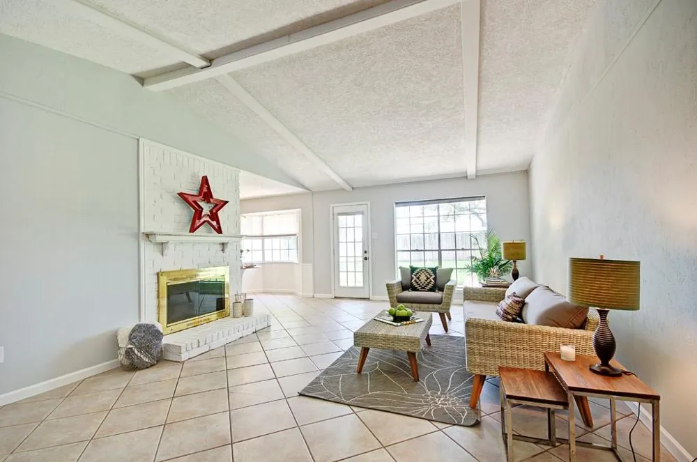 609 Mary Ann Drive Friendswood, TX 77546