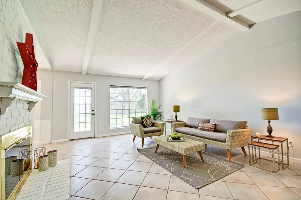 609 Mary Ann Drive Friendswood, TX 77546