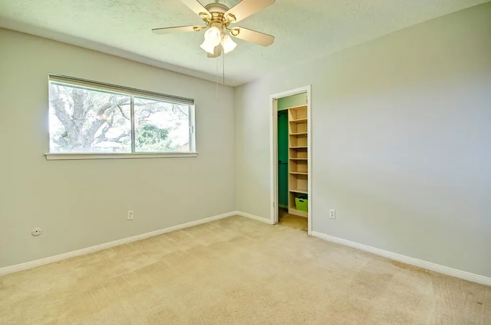 609 Mary Ann Drive Friendswood, TX 77546