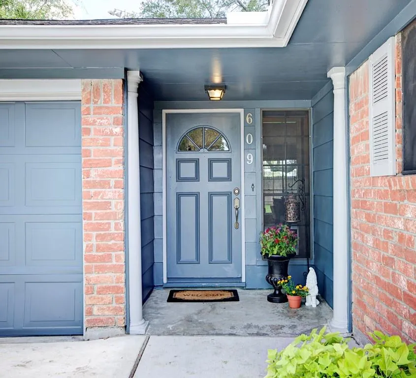 609 Mary Ann Drive Friendswood, TX 77546