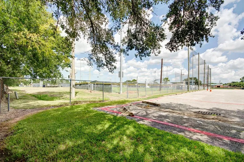 609 Mary Ann Drive Friendswood, TX 77546
