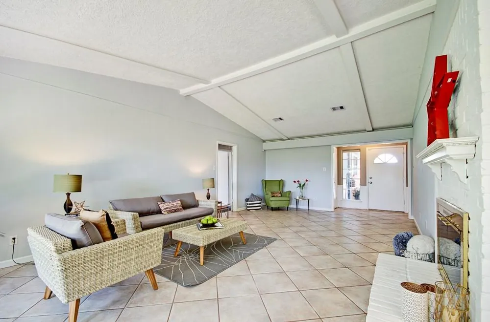 609 Mary Ann Drive Friendswood, TX 77546