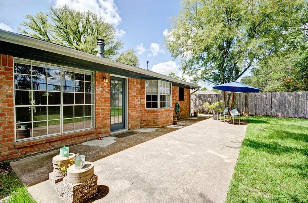 609 Mary Ann Drive Friendswood, TX 77546