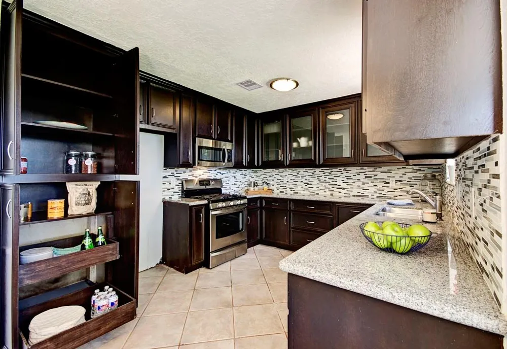609 Mary Ann Drive Friendswood, TX 77546