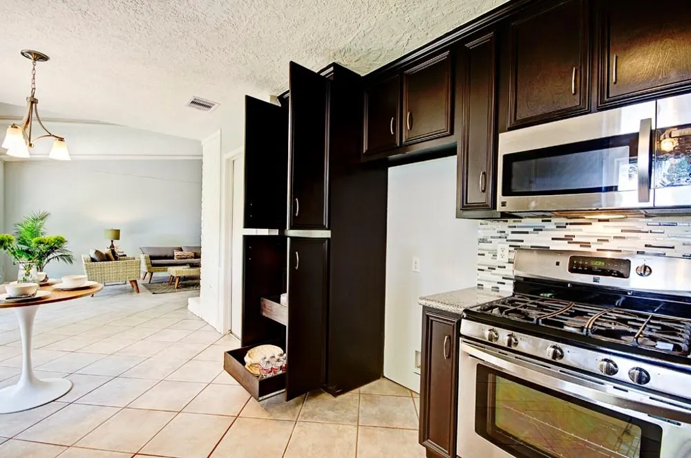609 Mary Ann Drive Friendswood, TX 77546