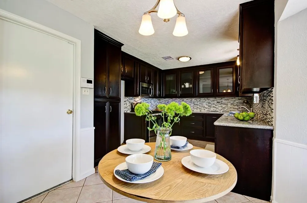 609 Mary Ann Drive Friendswood, TX 77546