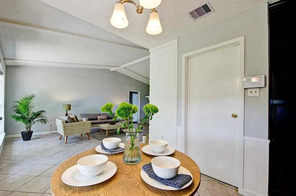 609 Mary Ann Drive Friendswood, TX 77546