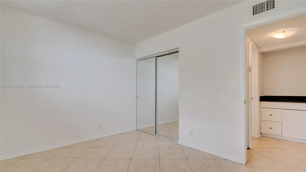 114 Lake Emerald Dr #409 Oakland Park, FL 33309