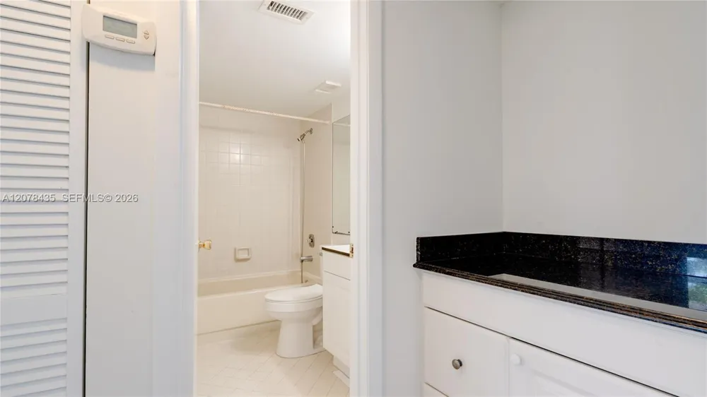 114 Lake Emerald Dr #409 Oakland Park, FL 33309