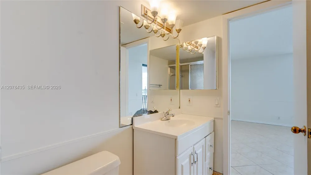 114 Lake Emerald Dr #409 Oakland Park, FL 33309