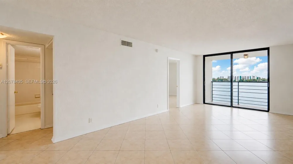 114 Lake Emerald Dr #409 Oakland Park, FL 33309