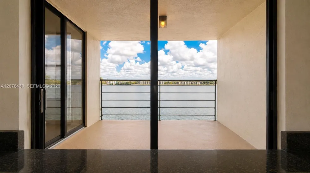 114 Lake Emerald Dr #409 Oakland Park, FL 33309