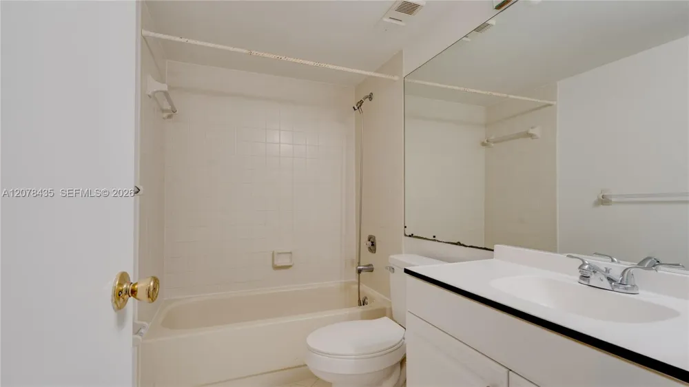 114 Lake Emerald Dr #409 Oakland Park, FL 33309