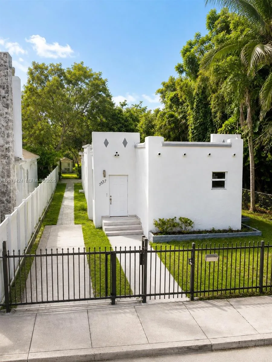 7537 NW 3rd Ave Miami, FL 33150
