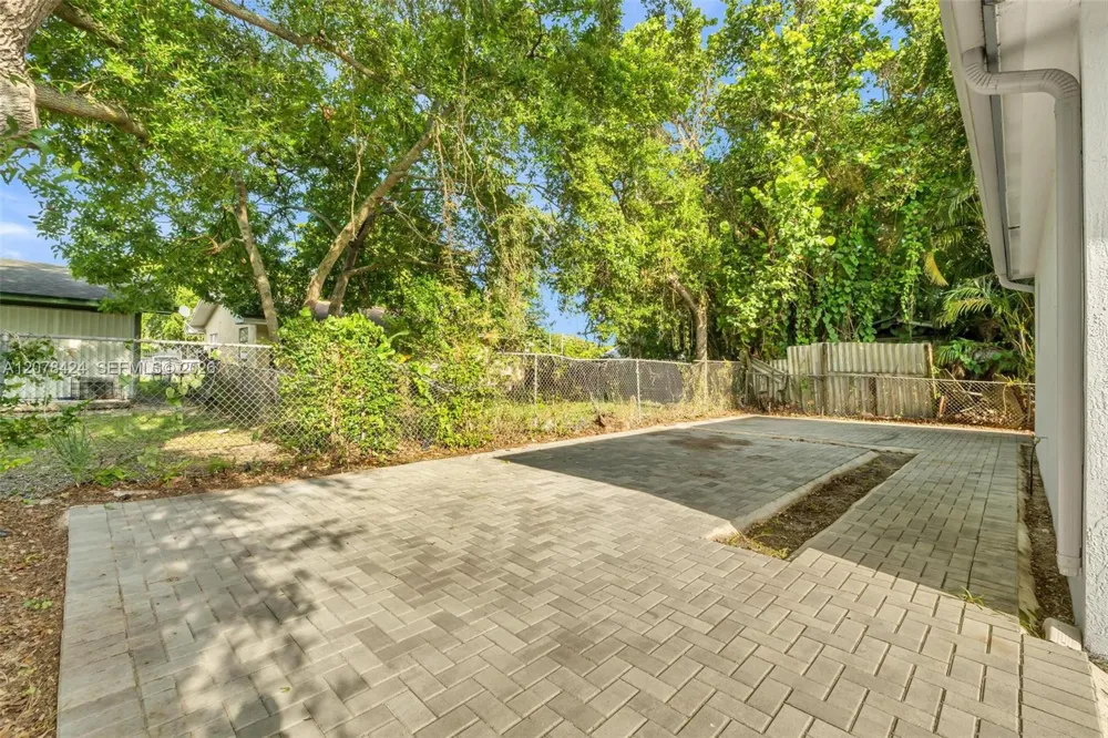 7537 NW 3rd Ave Miami, FL 33150