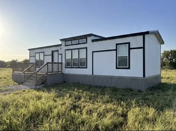 437 CR 423 Taylor, TX 76574