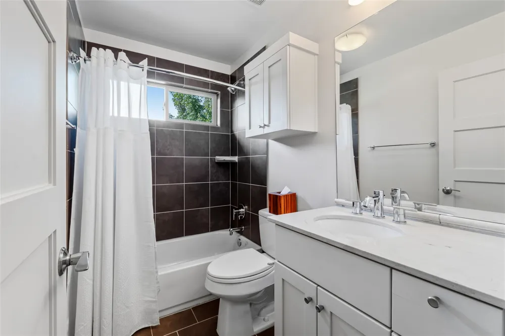 5613 Roosevelt Avenue #B Austin, TX 78756