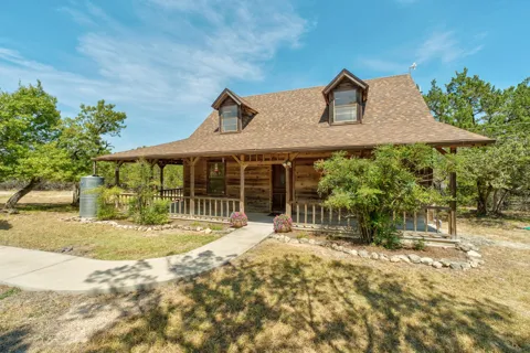 100 Clayton Cove