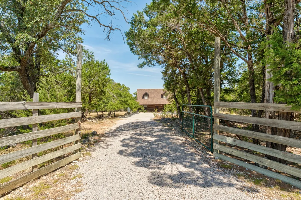 100 Clayton Cove Dripping Springs, TX 78620