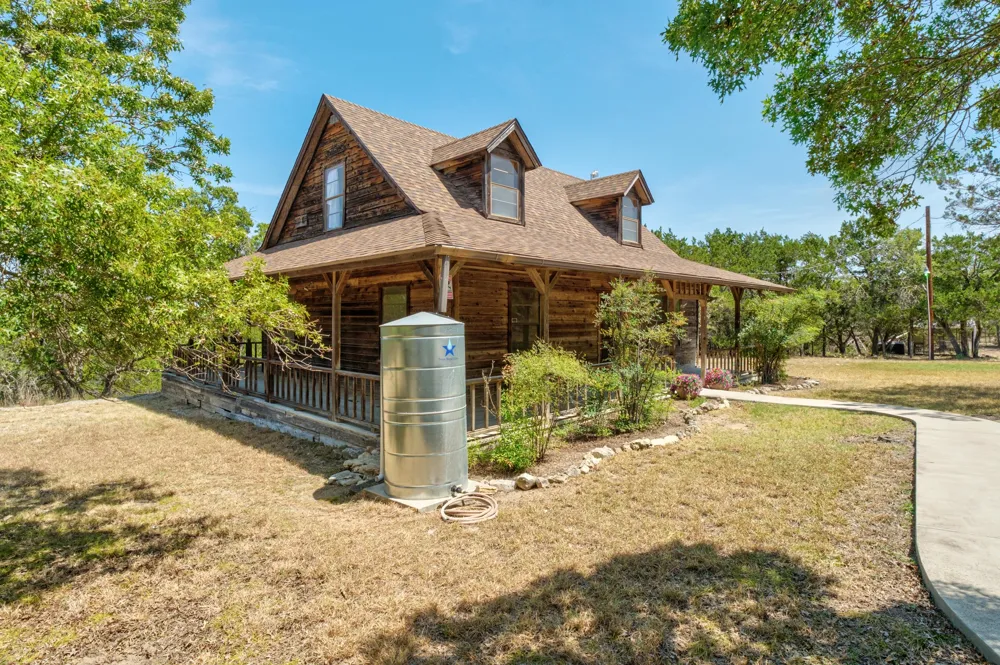 100 Clayton Cove Dripping Springs, TX 78620