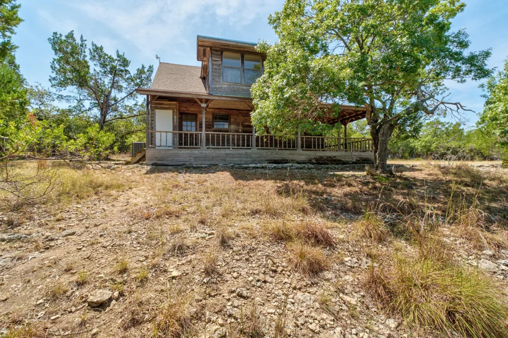 100 Clayton Cove Dripping Springs, TX 78620