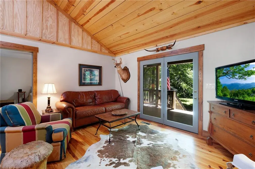 22 Noel Lane Ellijay, GA 30540