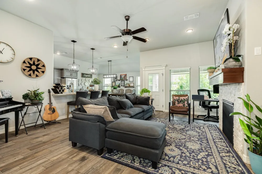 60 Dove Tree Court Lake Jackson, TX 77566