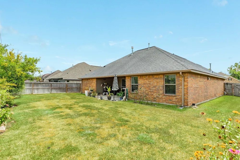60 Dove Tree Court Lake Jackson, TX 77566