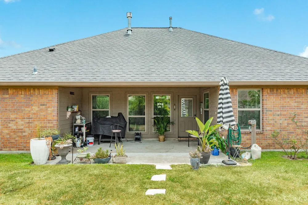 60 Dove Tree Court Lake Jackson, TX 77566
