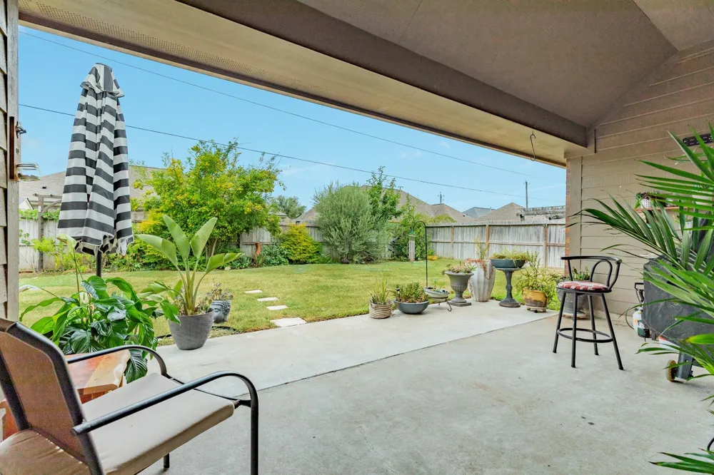60 Dove Tree Court Lake Jackson, TX 77566