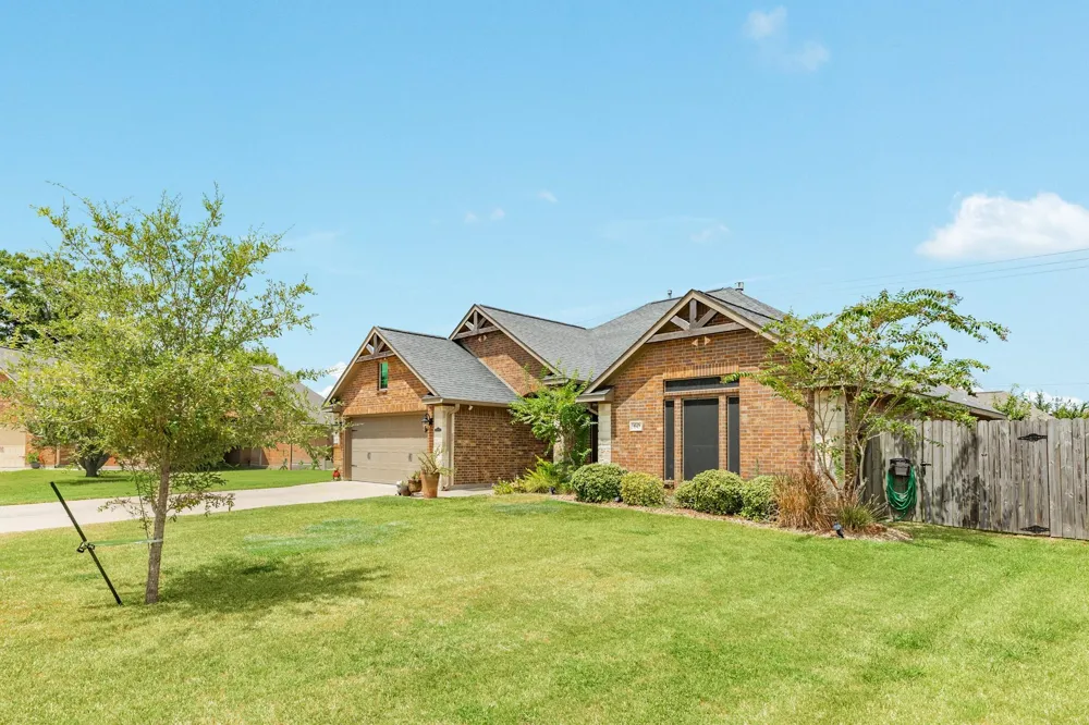 60 Dove Tree Court Lake Jackson, TX 77566