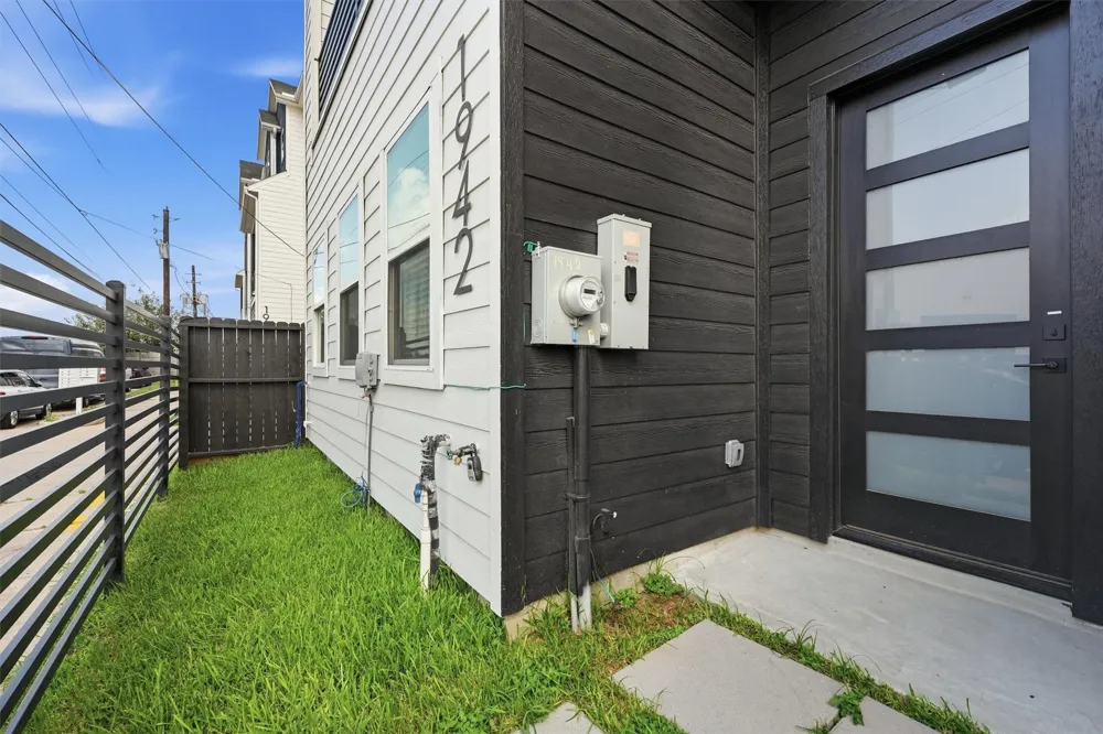 1942 Purswell Road Houston, TX 77055