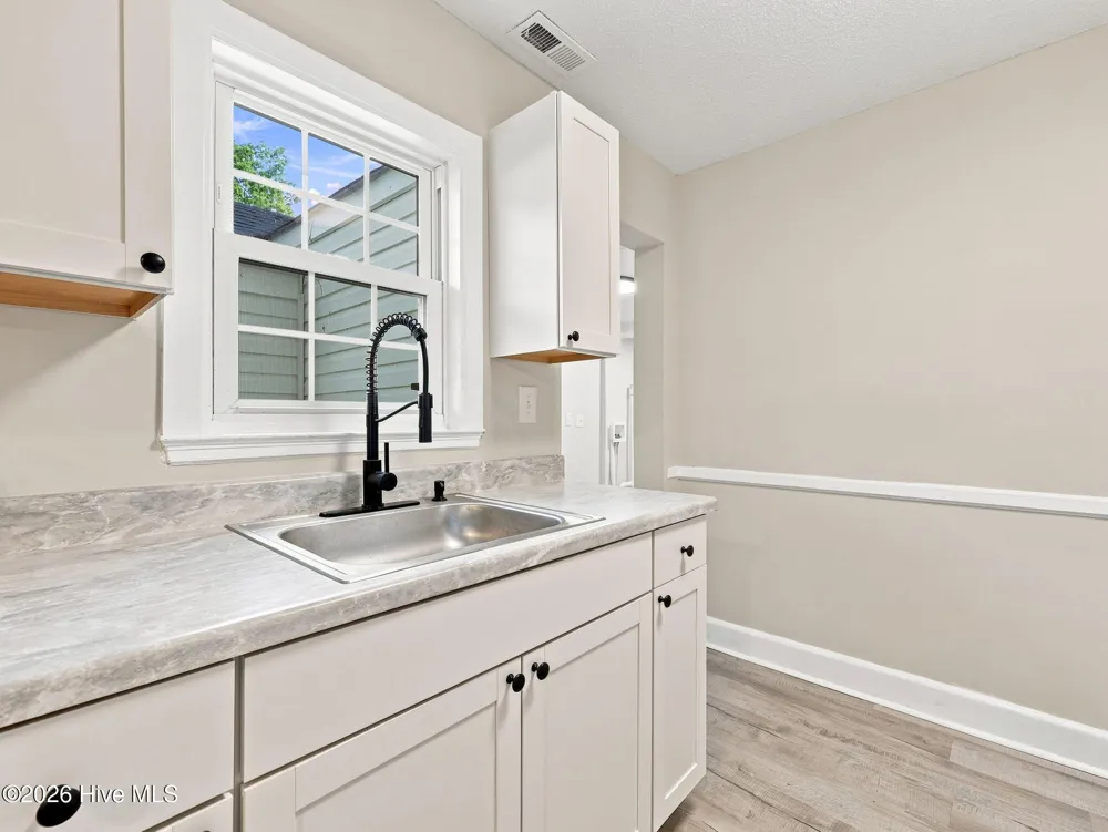 124 Sherwood Road Jacksonville, NC 28540