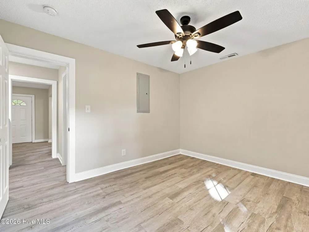 124 Sherwood Road Jacksonville, NC 28540