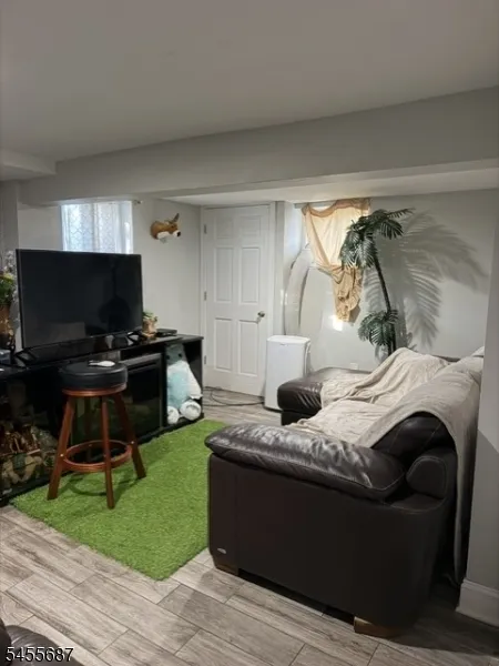 1007 W 8Th St Plainfield City, NJ 07063