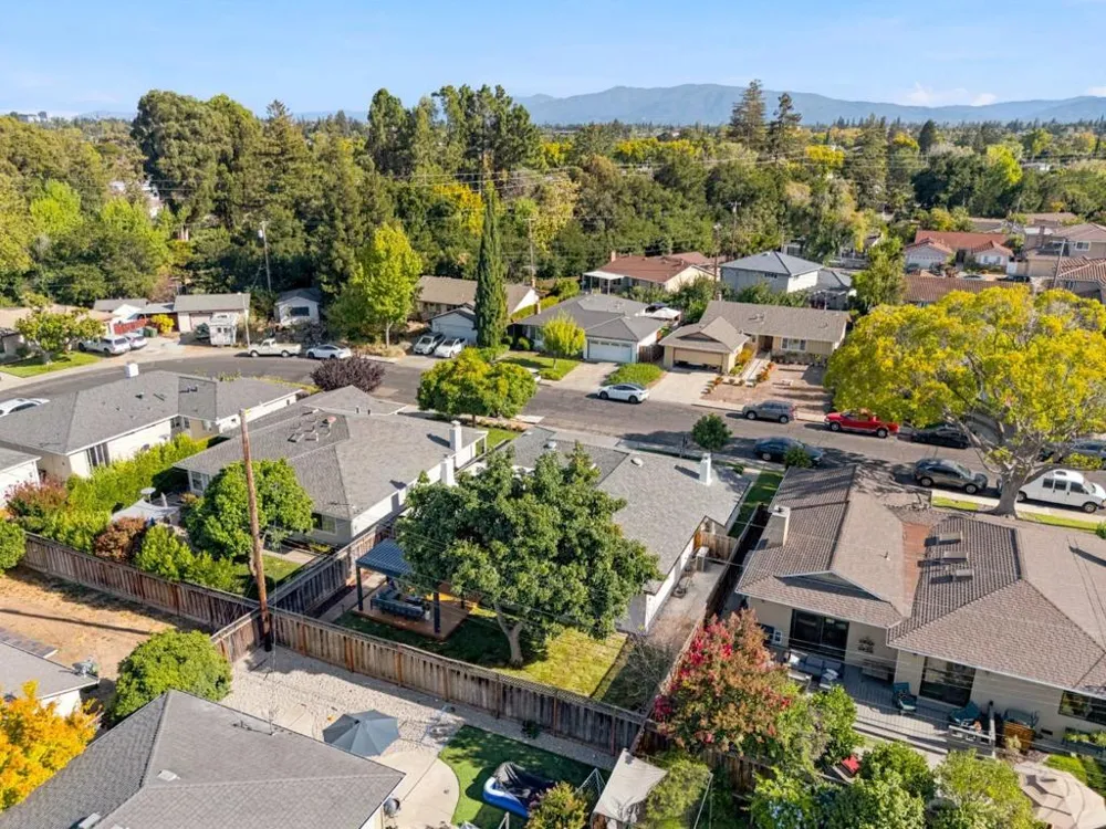 2983 Howell Avenue Santa Clara, CA 95051