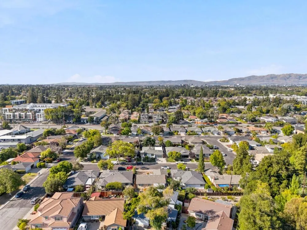 2983 Howell Avenue Santa Clara, CA 95051