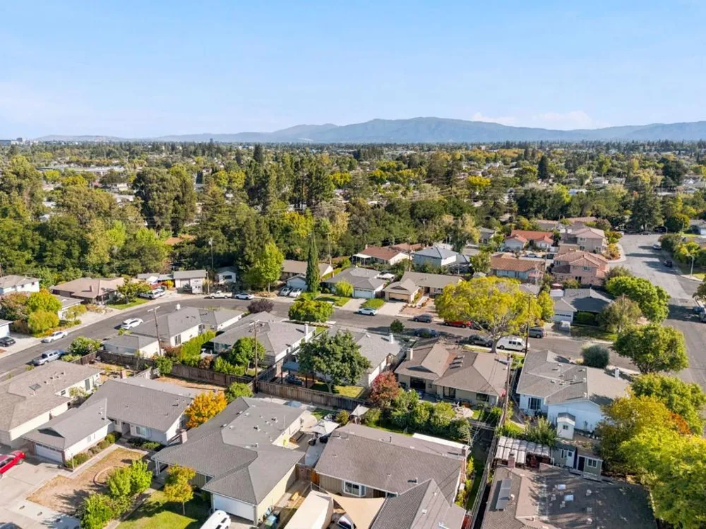 2983 Howell Avenue Santa Clara, CA 95051