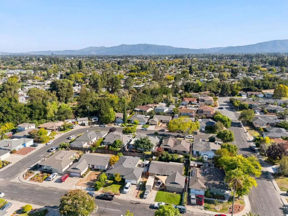 2983 Howell Avenue Santa Clara, CA 95051