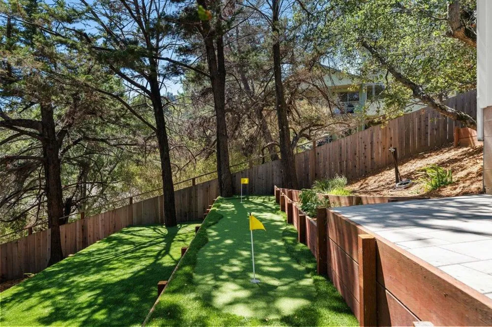 145 Dolton Avenue San Carlos, CA 94070