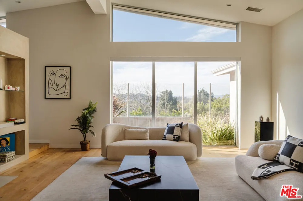 3423 Scadlock Lane Sherman Oaks, CA 91403