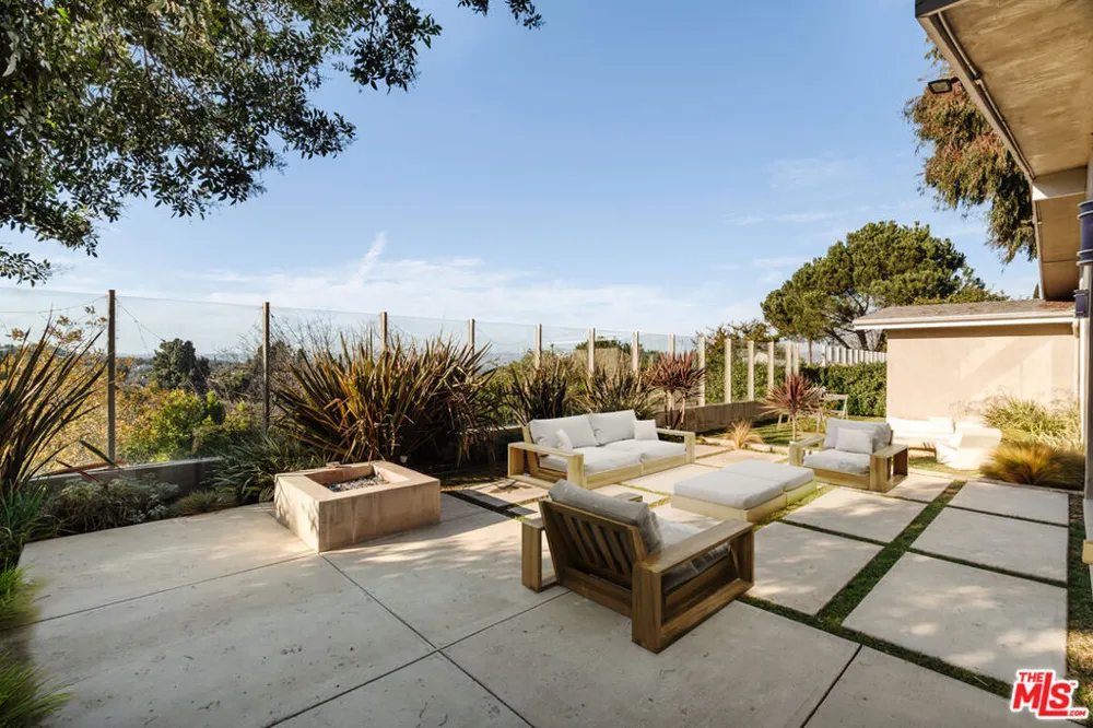 3423 Scadlock Lane Sherman Oaks, CA 91403